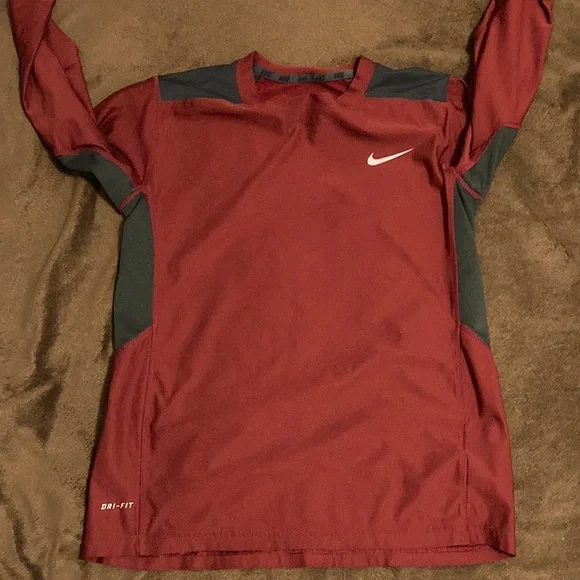 Nike Dri-Fit shirt - Picture 5 of 7